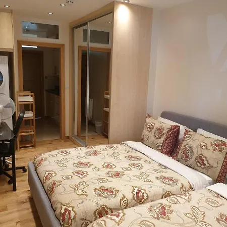 London Luxury Apartments 1Min Walk From Underground, With Free Parking Free Wifi